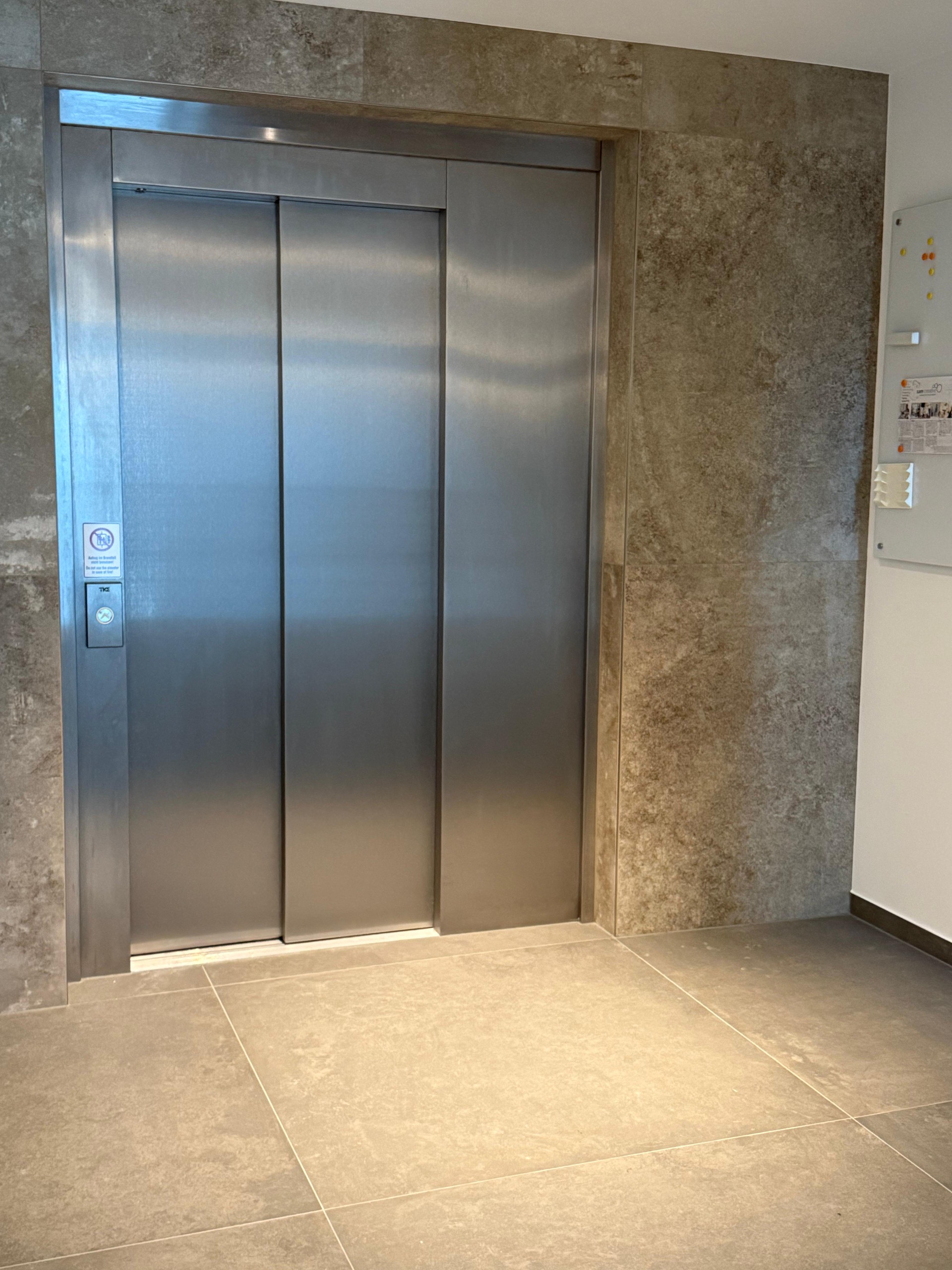 Aufzug im Gebäude